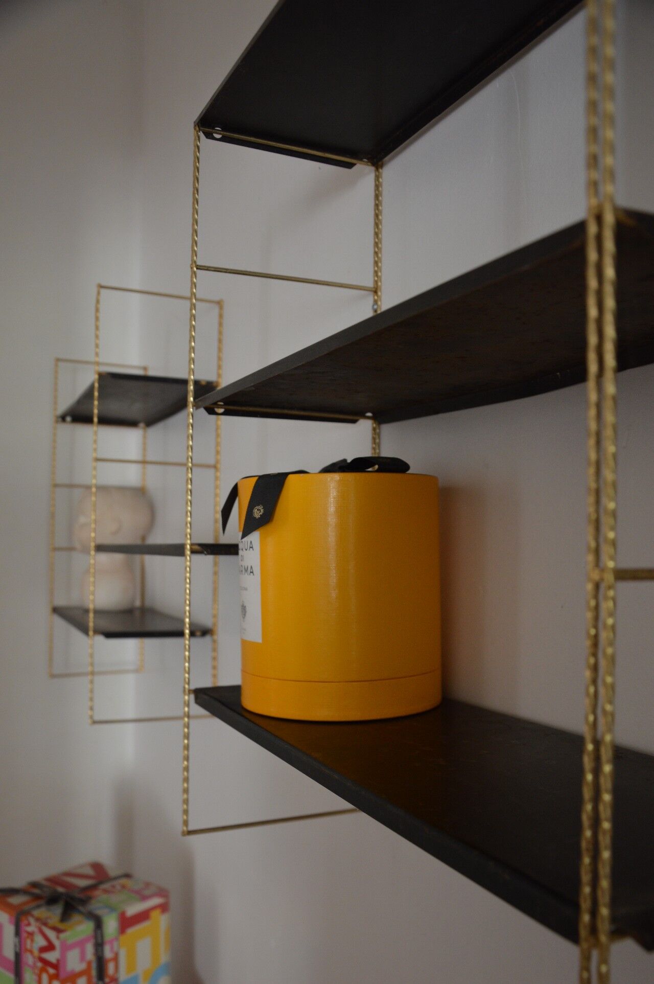 String shelf wall wired 50s