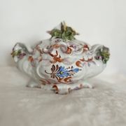 Soup tureen