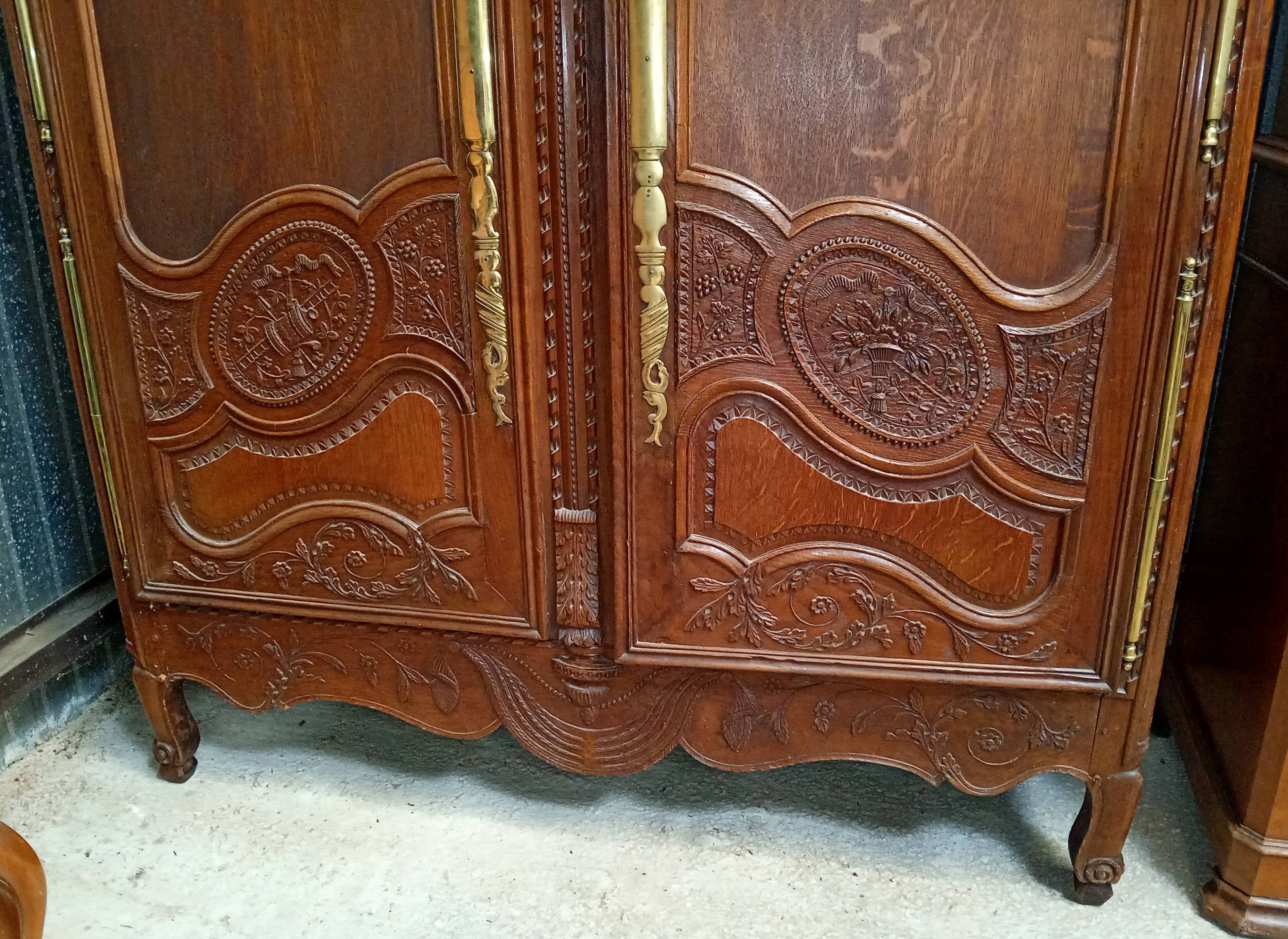 Grande armoire Normande sculptée – époque Louis XV - XVIIIe siècle