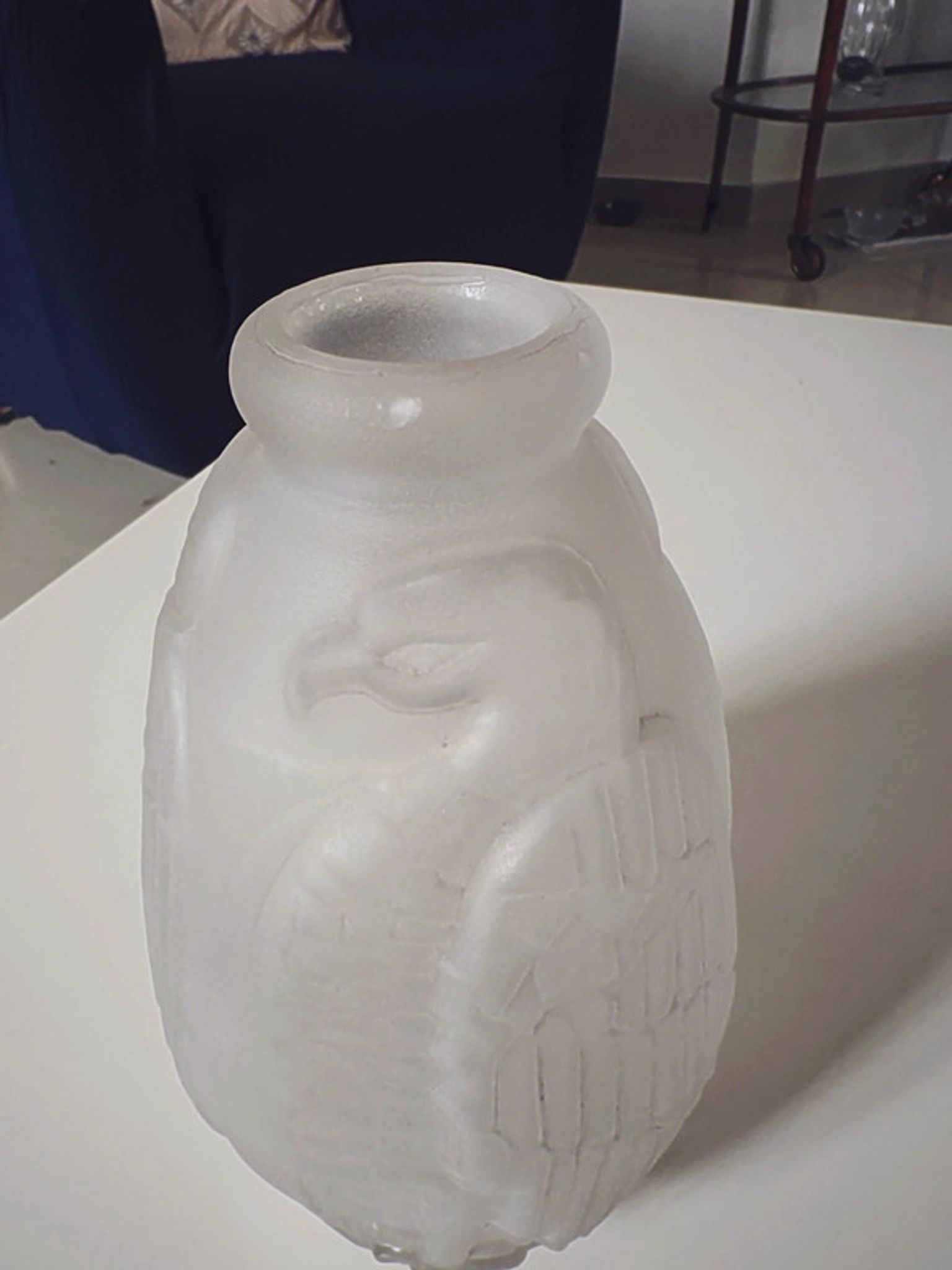 Art deco vase in pressed glass molded eagle