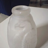Vase art déco en verre pressé moulé aigle
