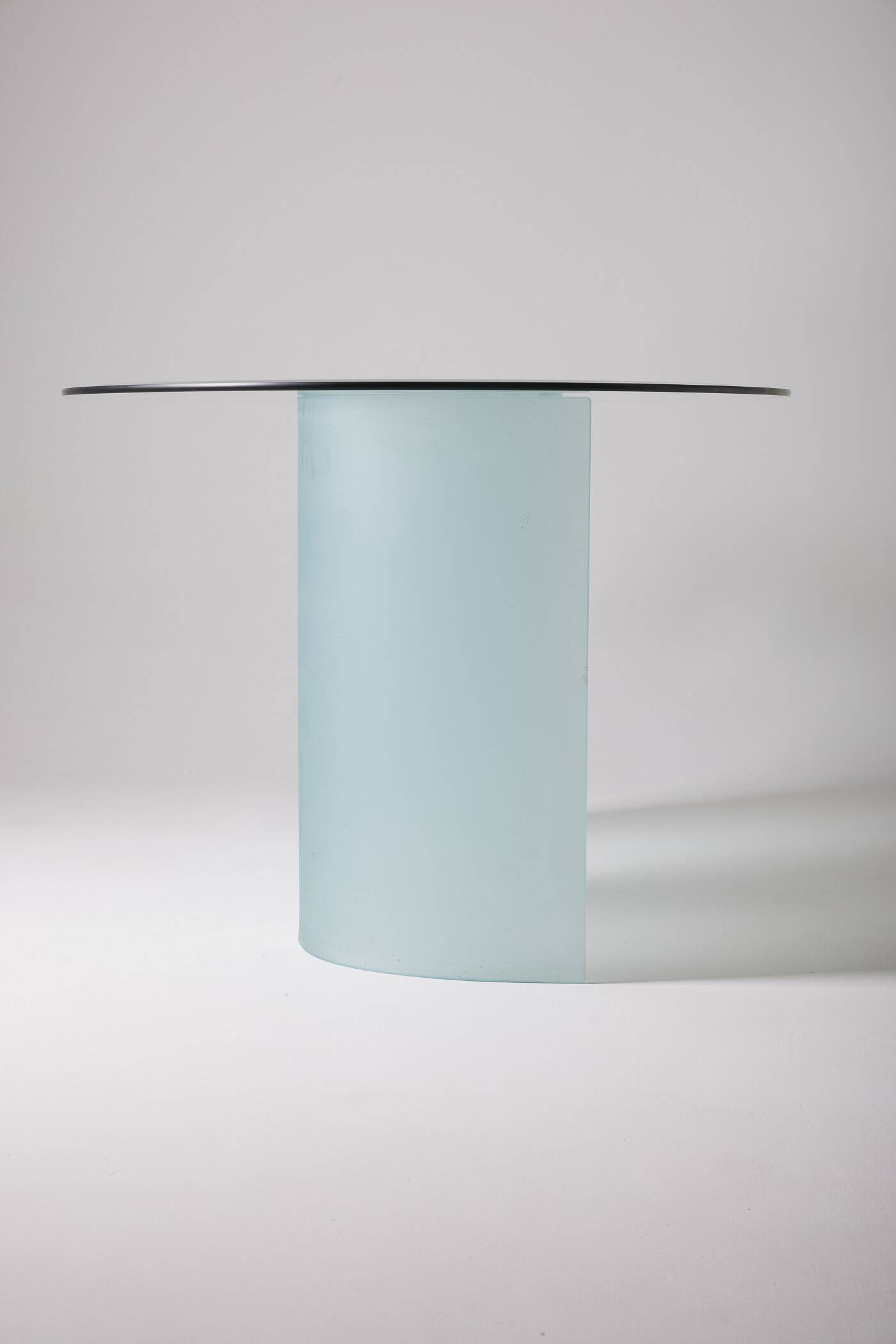 Oval glass table