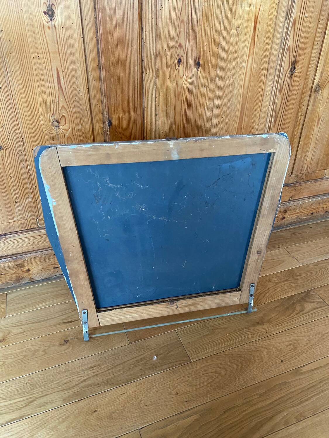 Bathroom mirror shelf