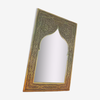 Miroir en lation avec une décoration marocaine complexe