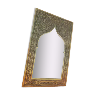 Miroir en lation avec une décoration marocaine complexe