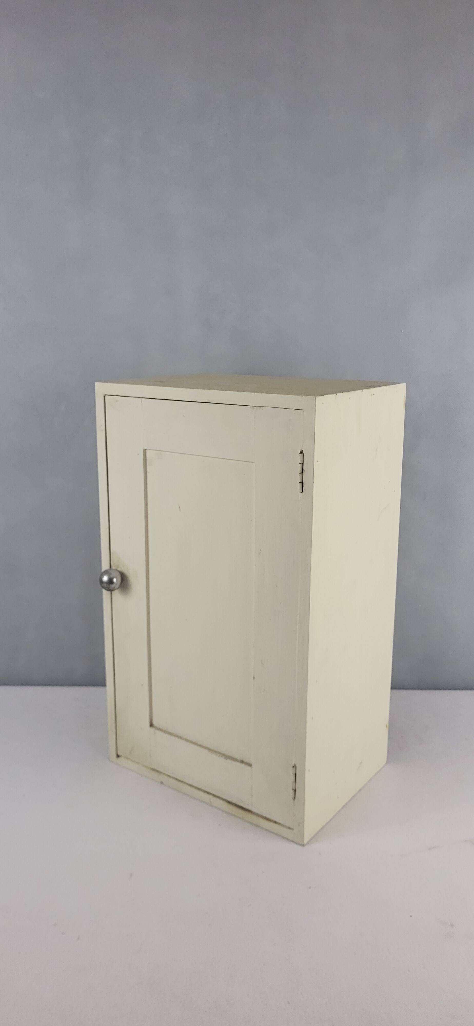 Armoire à Pharmacie / toilette en Bois, 1950s