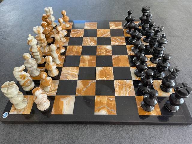 Mexican handcrafted chessboard. Made of stone. Mint condition. 40x40x1.4 cm. 6.5 kg.