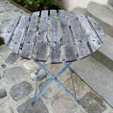 Round folding garden table