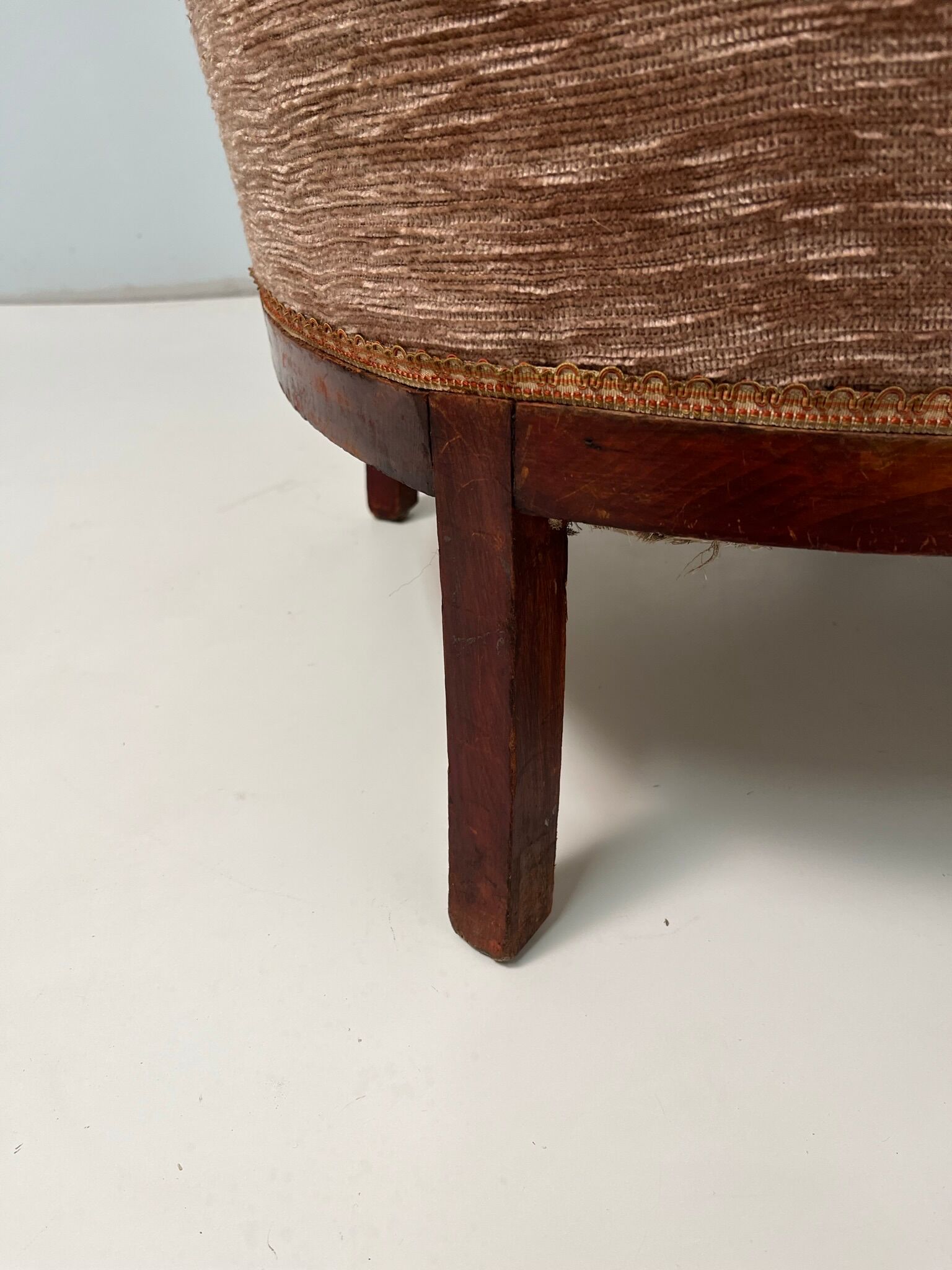 Armchair in the shape of a barrel 20-30s