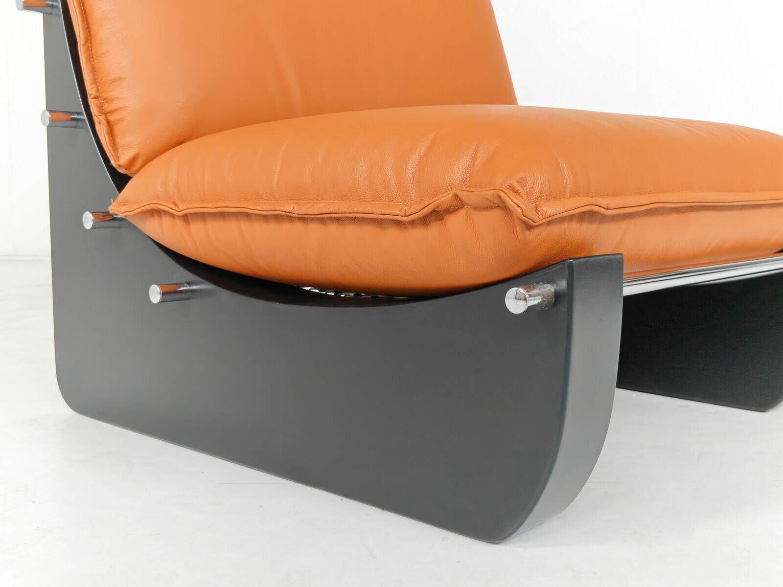 Pair of Armchairs by Guiseppe Munari, Italy, 1970s - New Upholstery