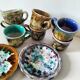 Tasses et soucoupes Morvan en céramique émaillée polychrome