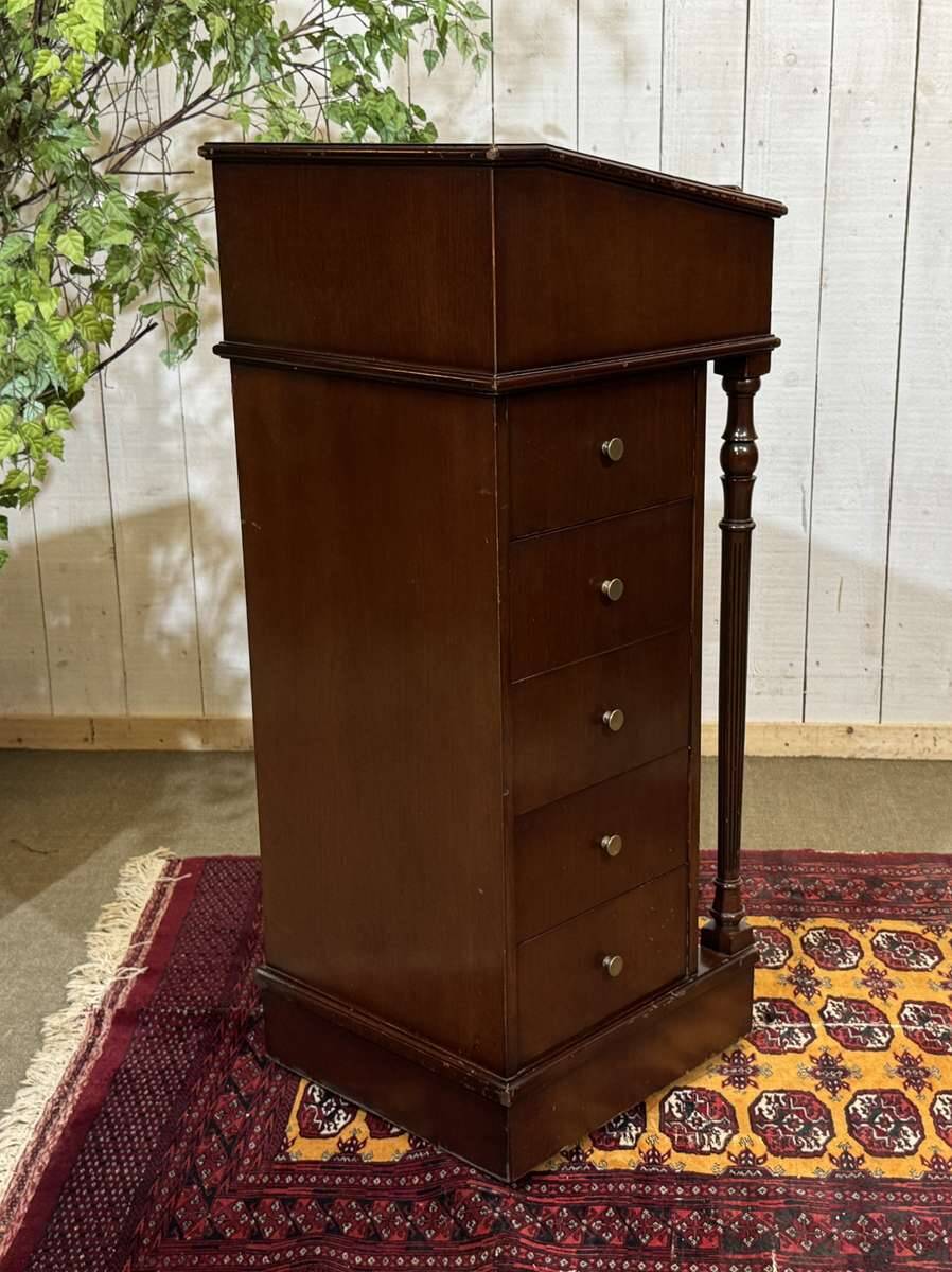 English desk in mahogany from the 1950s.