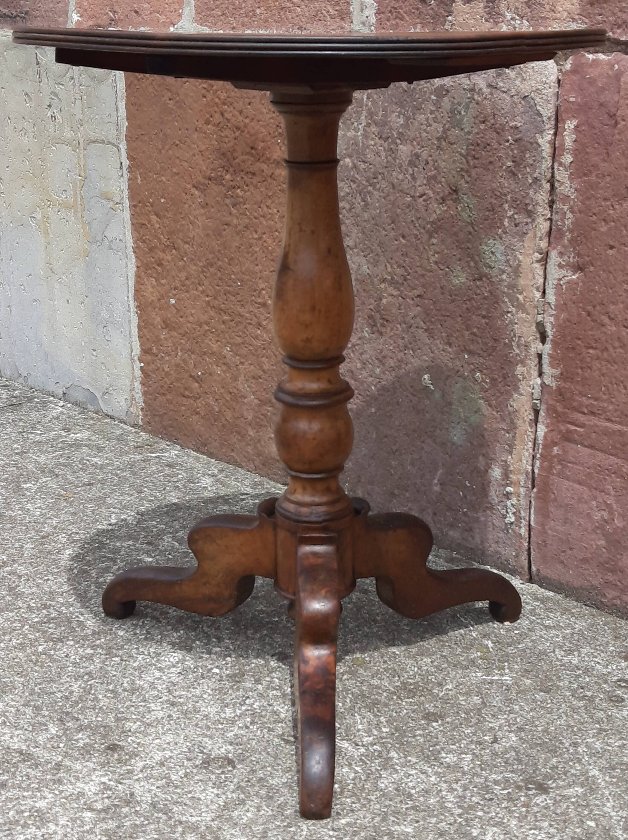 Tripod gueridon or Louis Philippe side table, cabaret top.