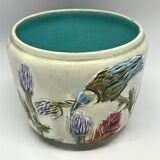 Small pot-pot in dabbling