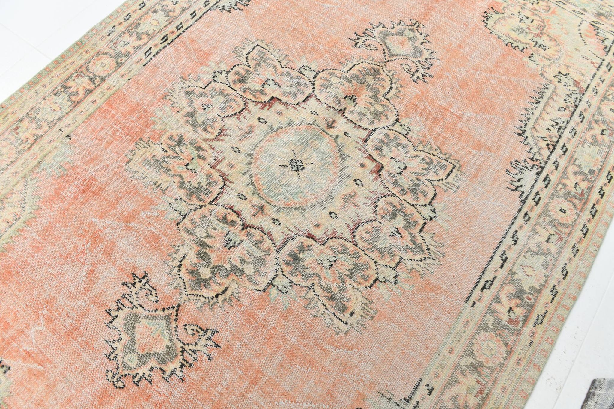 Tapis turc classique vintage saumon et beige, 185 x 291 cm