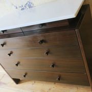 Commode italienne du milieu du siècle en acajou et marbre, années 1960