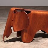 Tabouret éléphant en bois Eames de Vitra, design emblématique