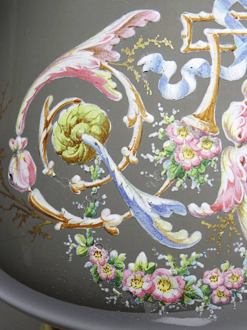 Large antique cache-pot in glazed porcelain, rockwork decoration with a bird, 19th century.