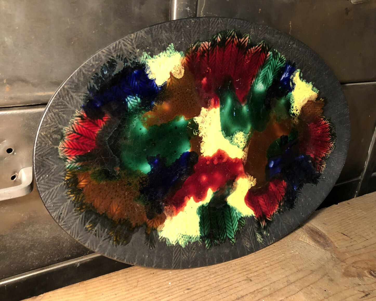 Enamelled ceramic dish