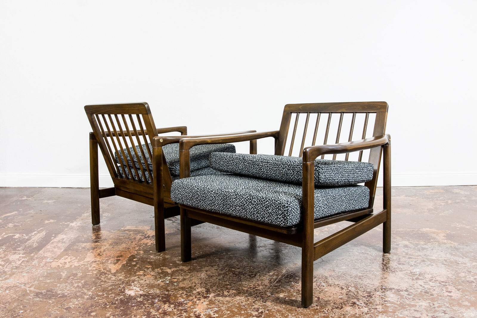 Pair of Restored Black B-7522 armchairs by Zenon Bączyk, 1960’s