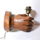 Applique main en bois sculpté