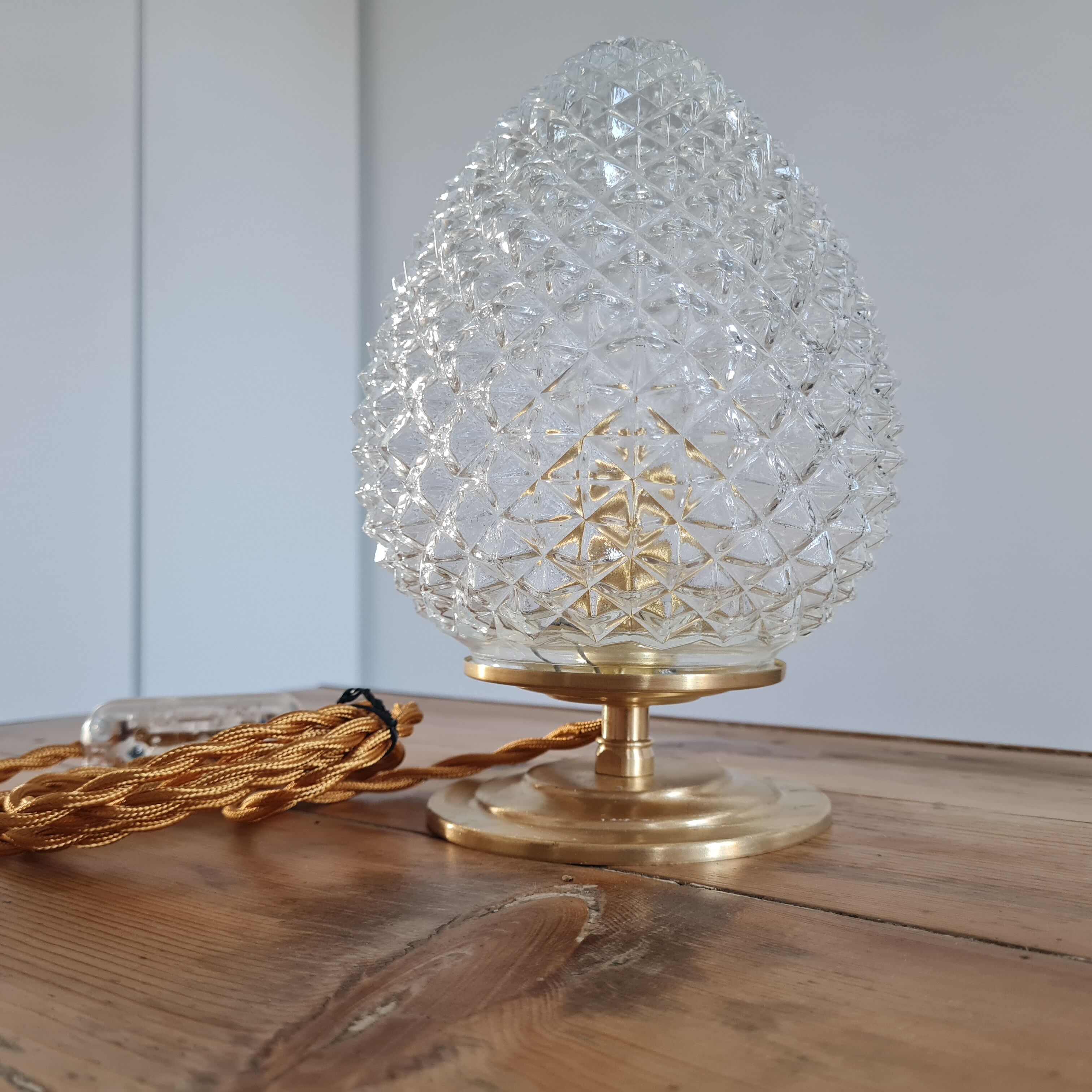 Chiseled glass table lamp