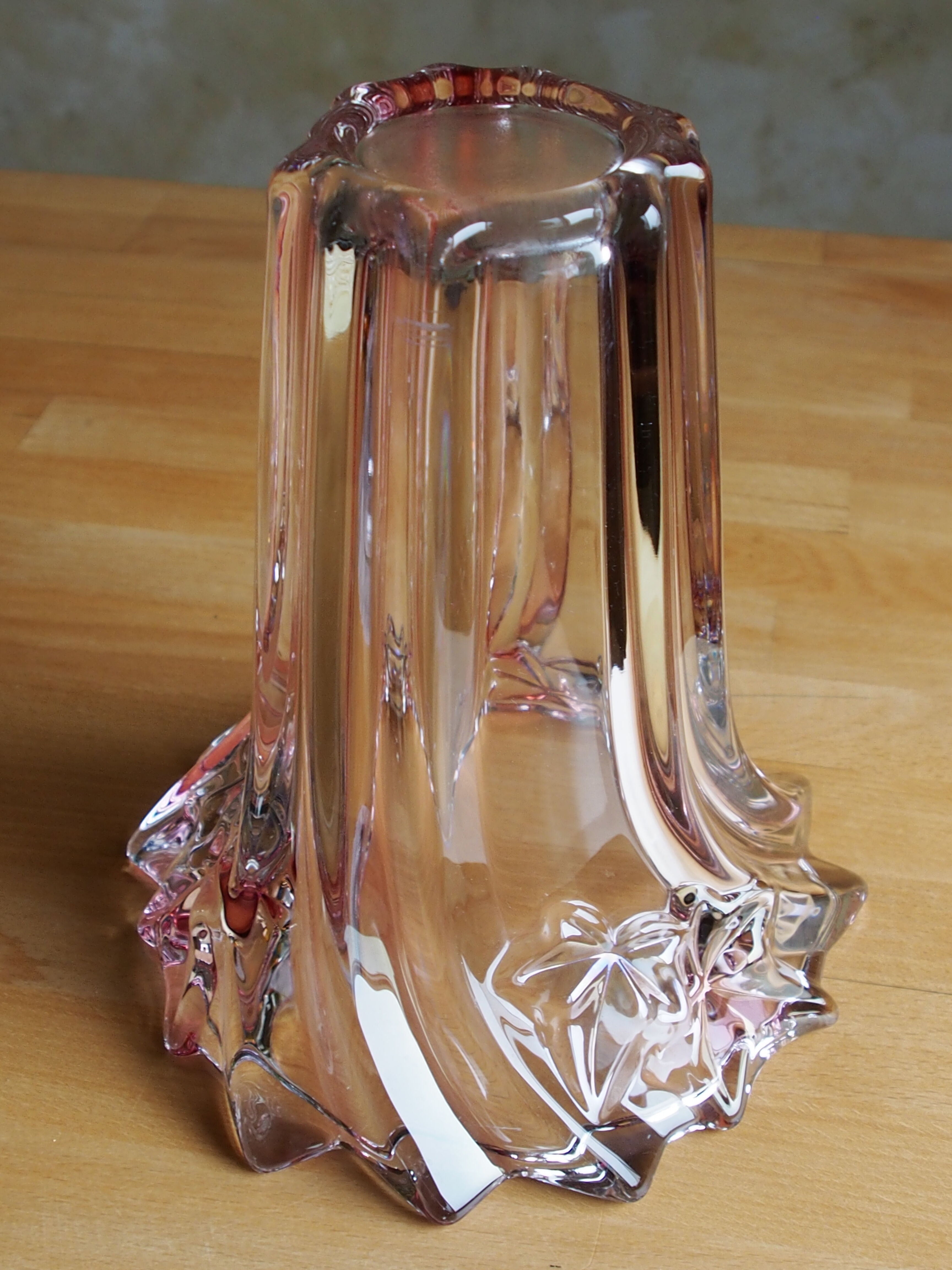 Vase en cristal Mikasa décor lierre parisien et lustre rosé