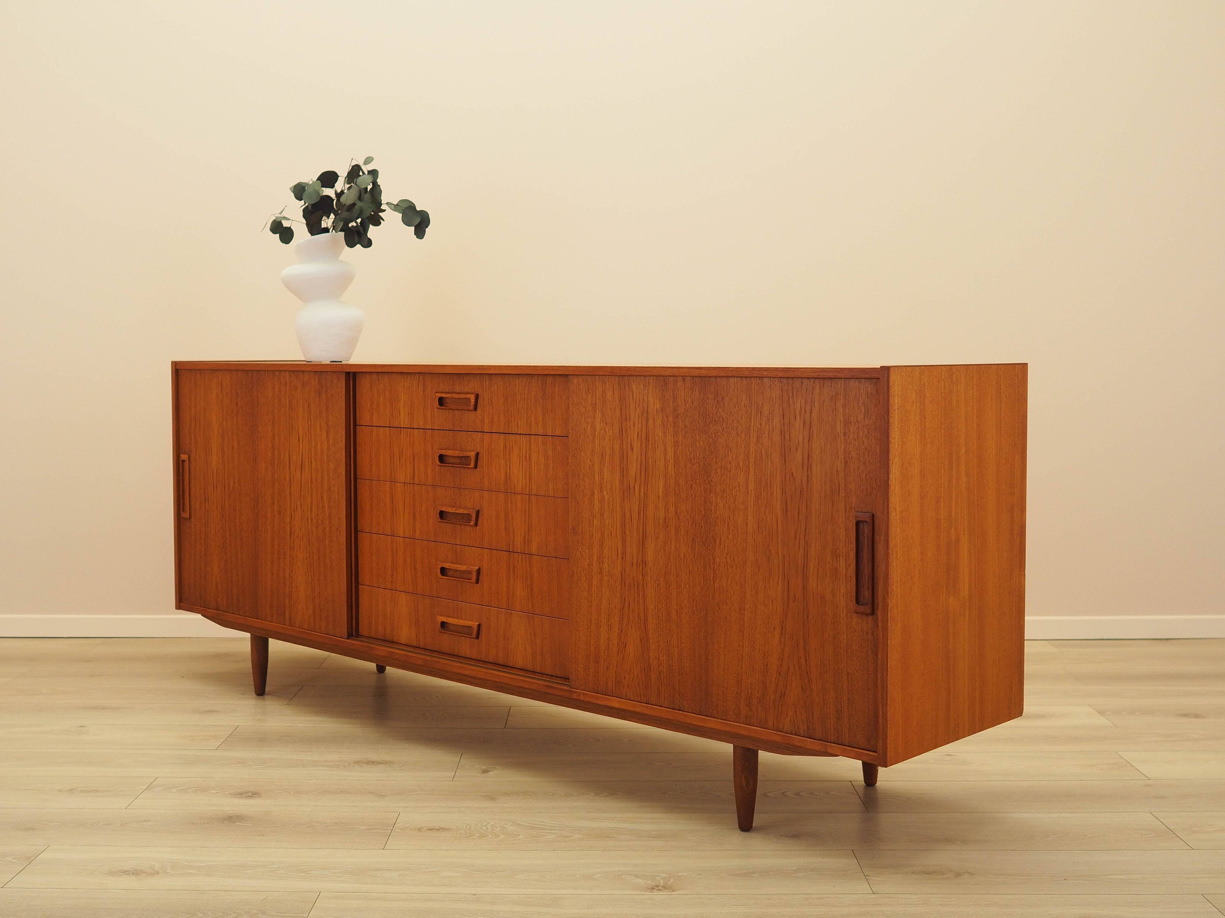 Teak sideboard, Danish design, 1970s, manufacturer: Vemb Møbelfabrik