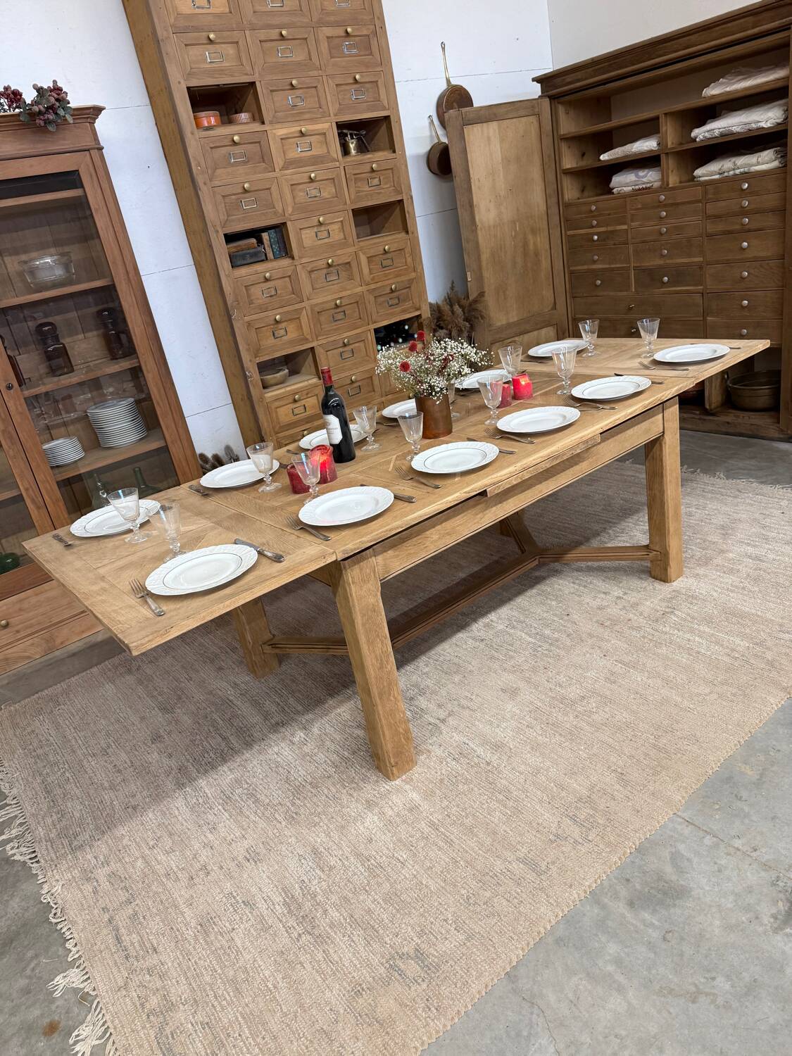 Table with integrated extensions