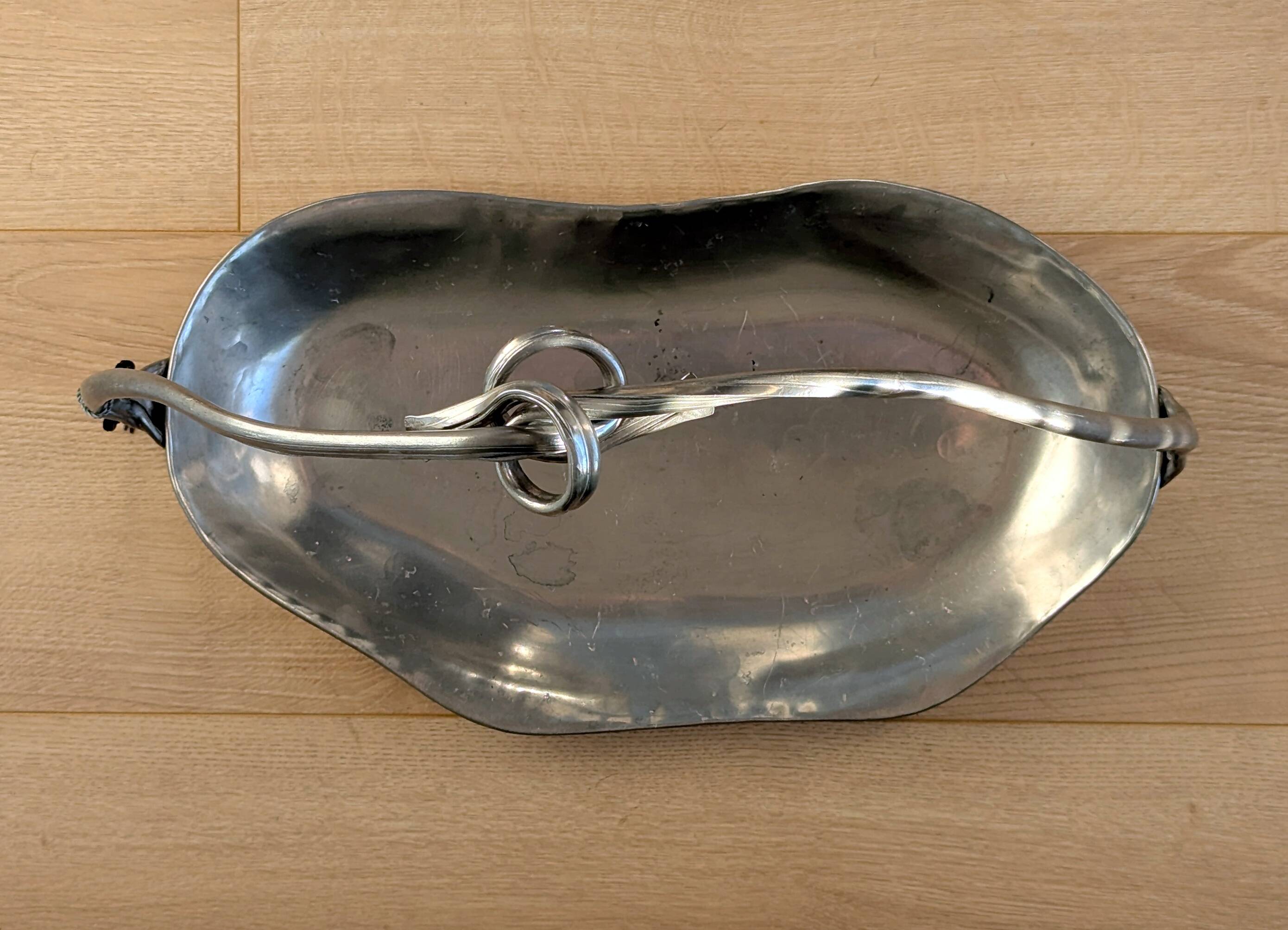 ​Basket  ​in Pewter ​Signed ​Jean Goardère - Arts and crafts