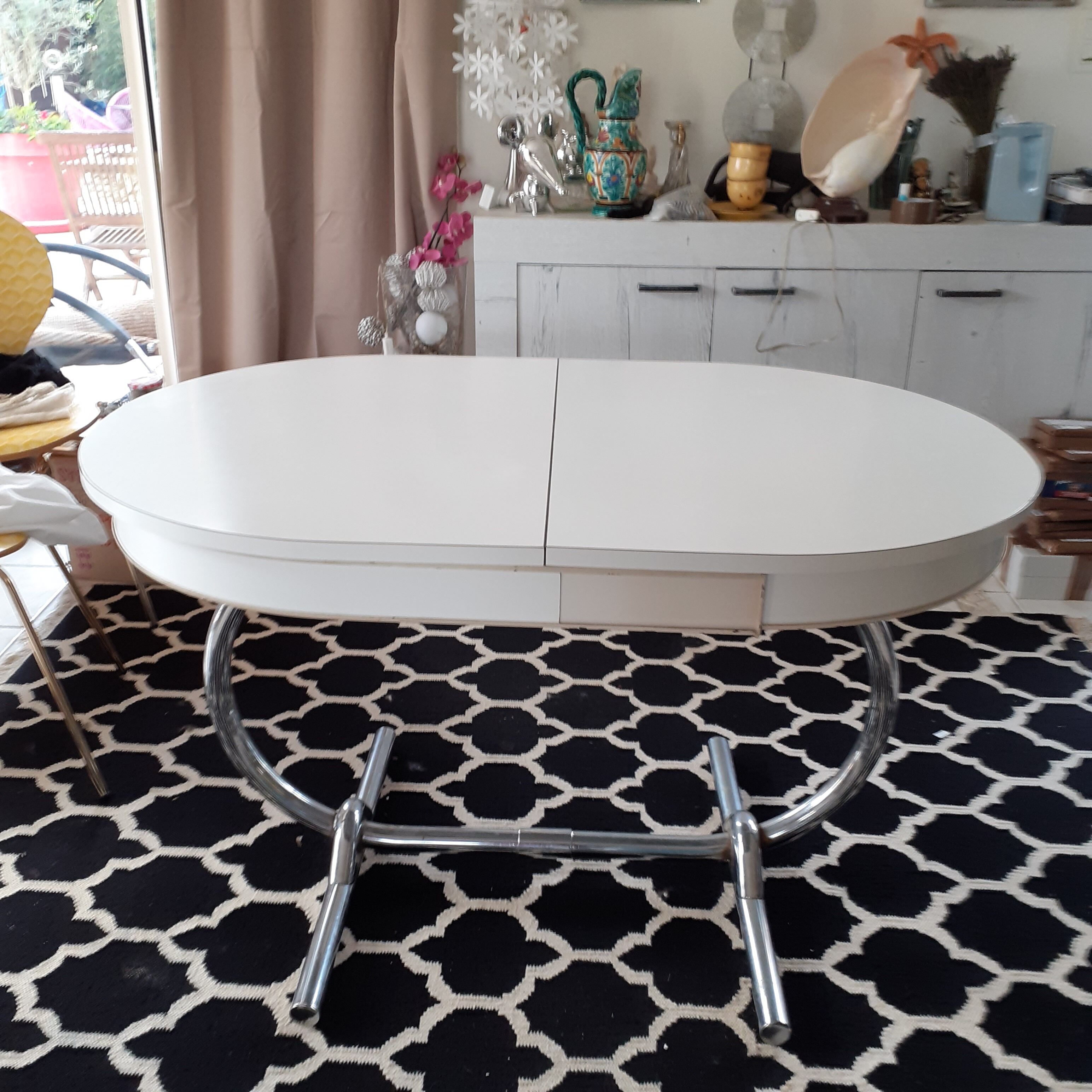 Italian table in white formica and chrome legs