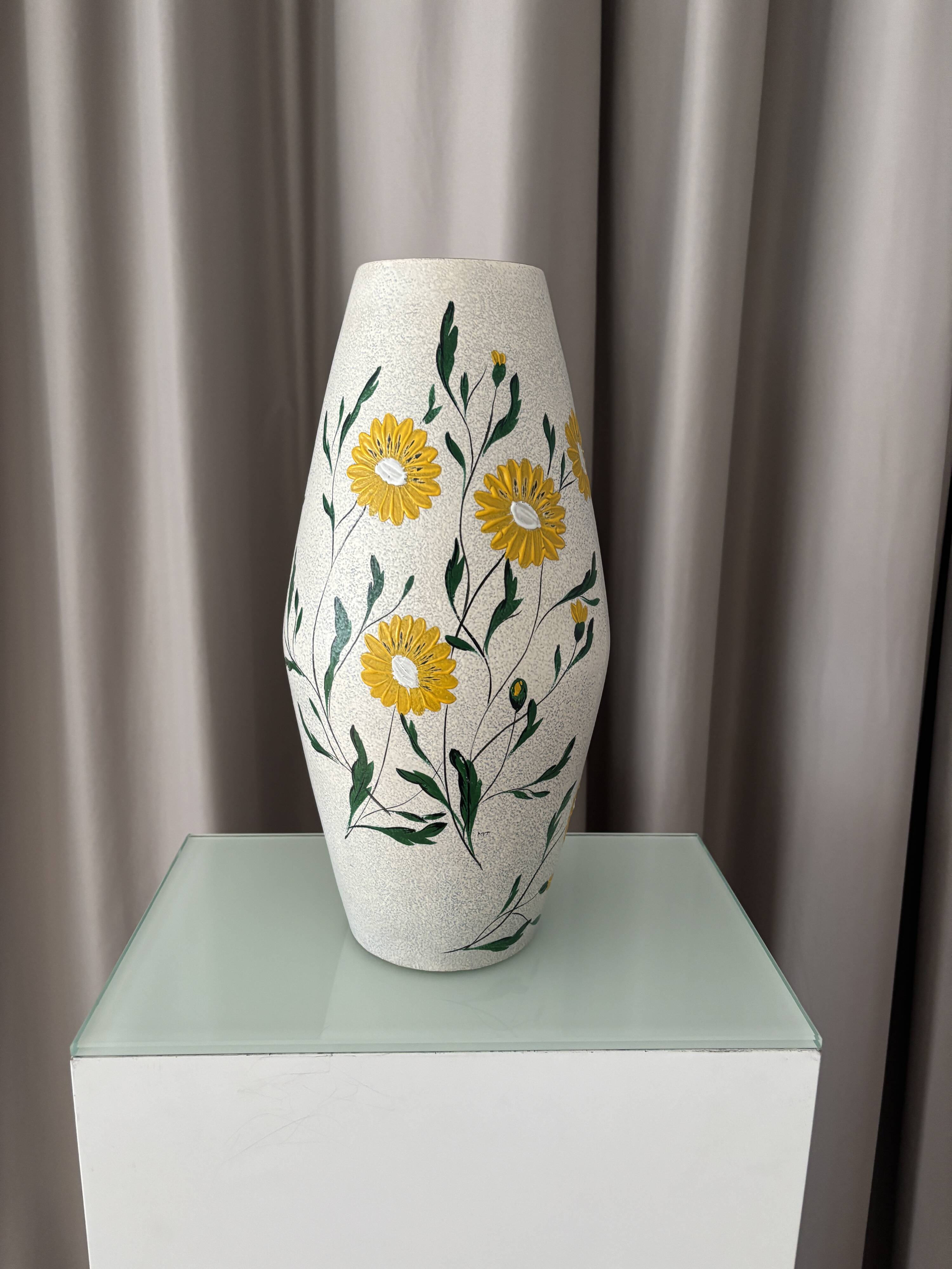 Hand painted daisies vase