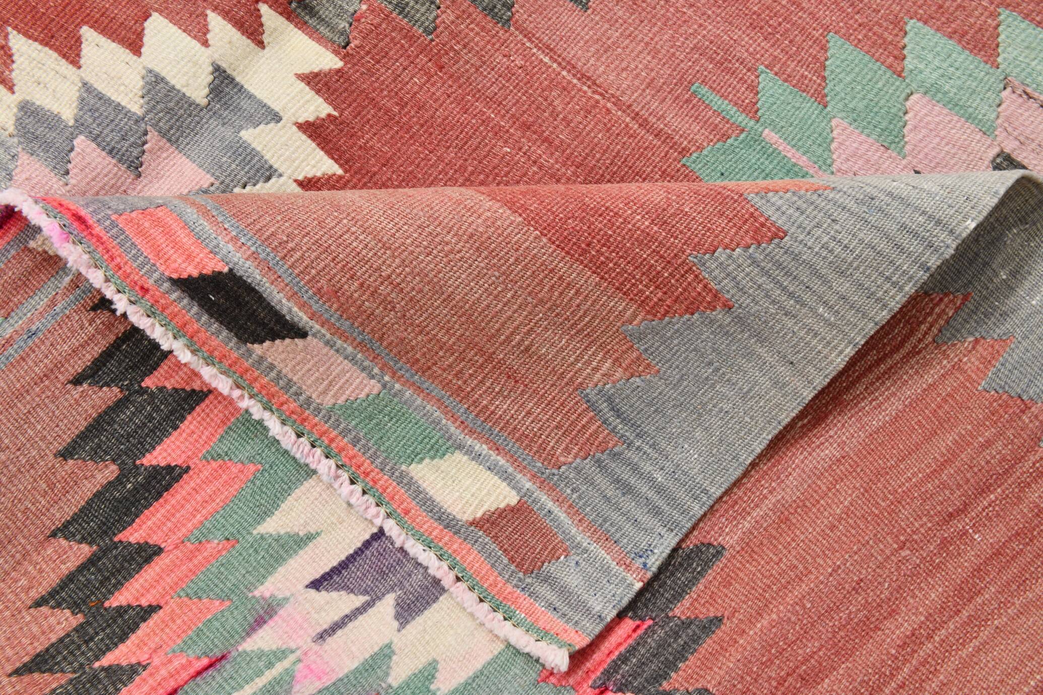 Tapis Kilim géométrique rouge et rose fait main 5x8, 160x238 cm