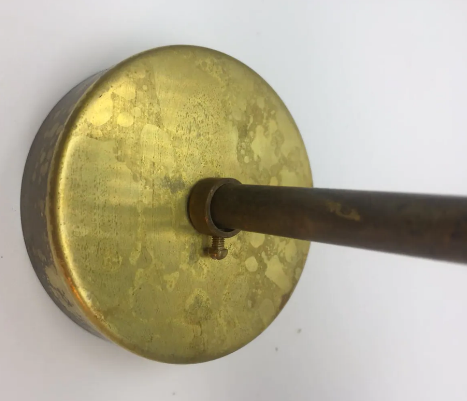 White Italian diabolo wall applique