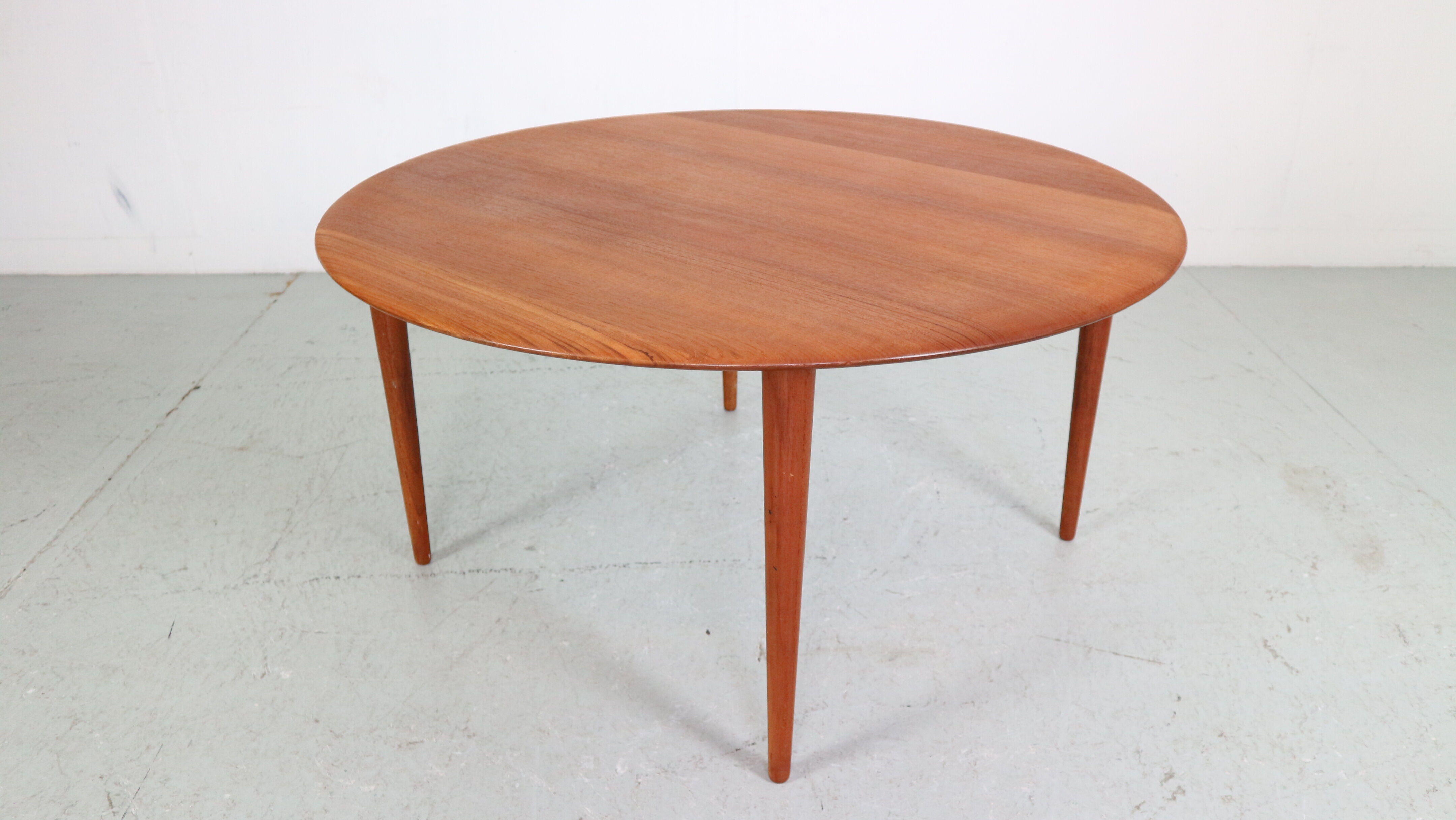 Peter Hvidt& Orla Mølgaard Nielsen Teak Round Coffee Table for France& Son, 1950