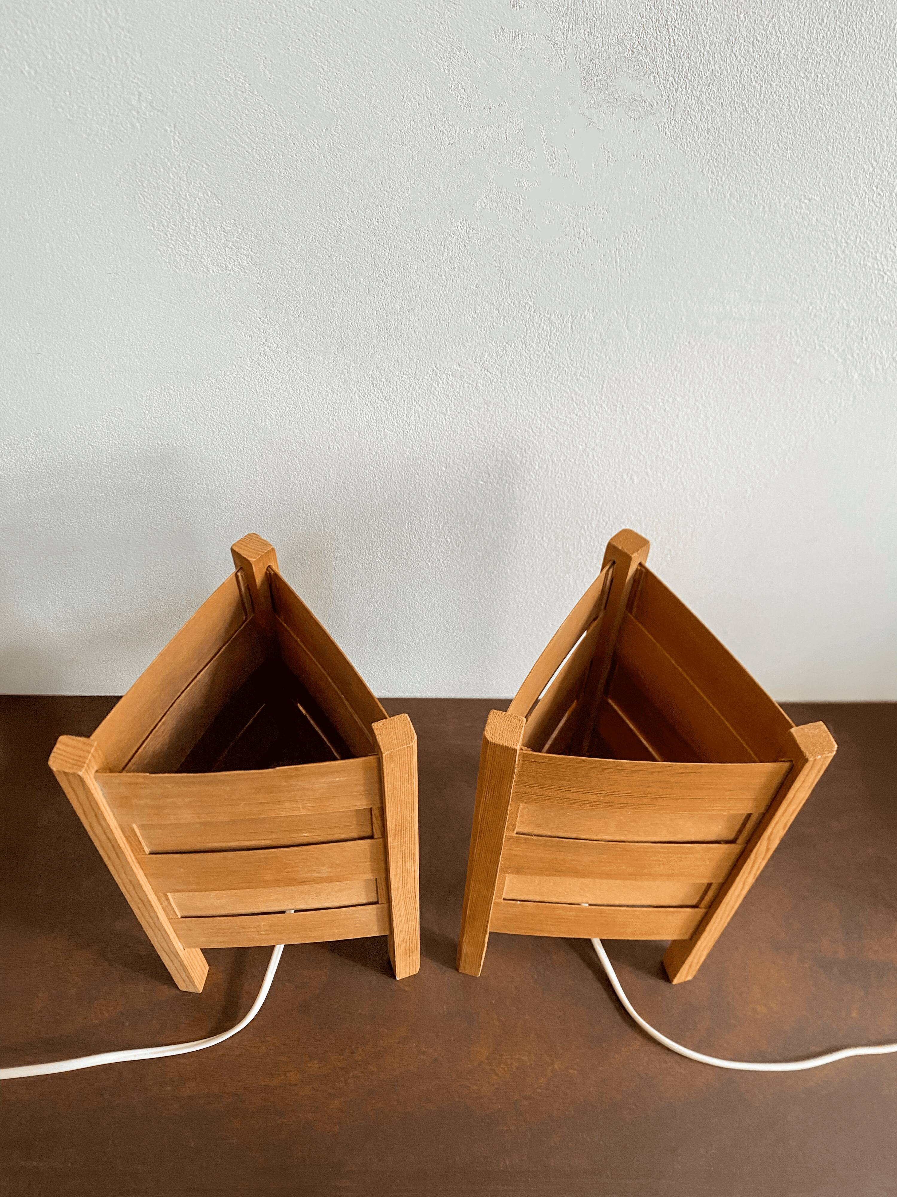 Paire de lampes de table en bois de pin – Luleå Stjärslöjd