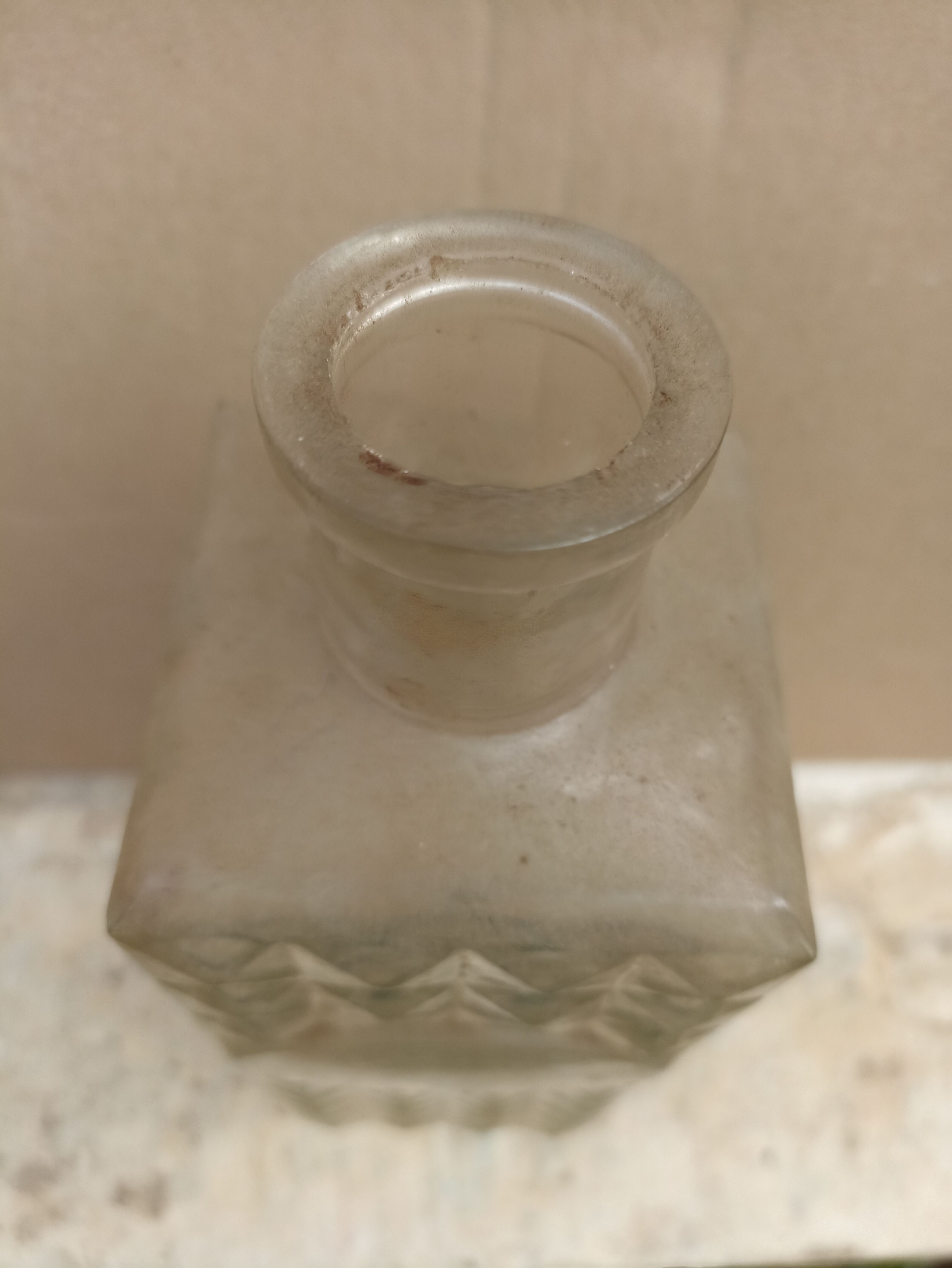 Glass whisky decanter