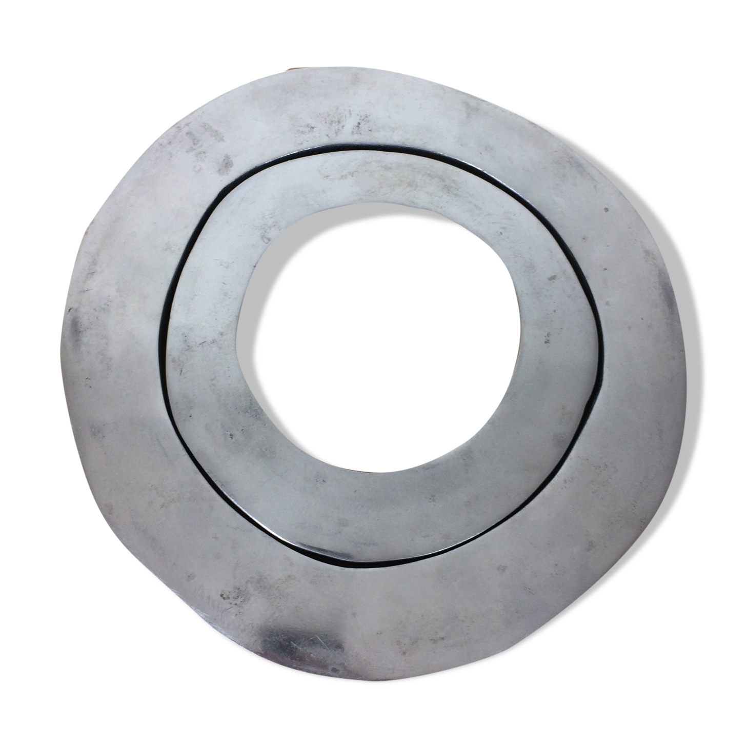 Under the vintage aluminium flat, organic circle