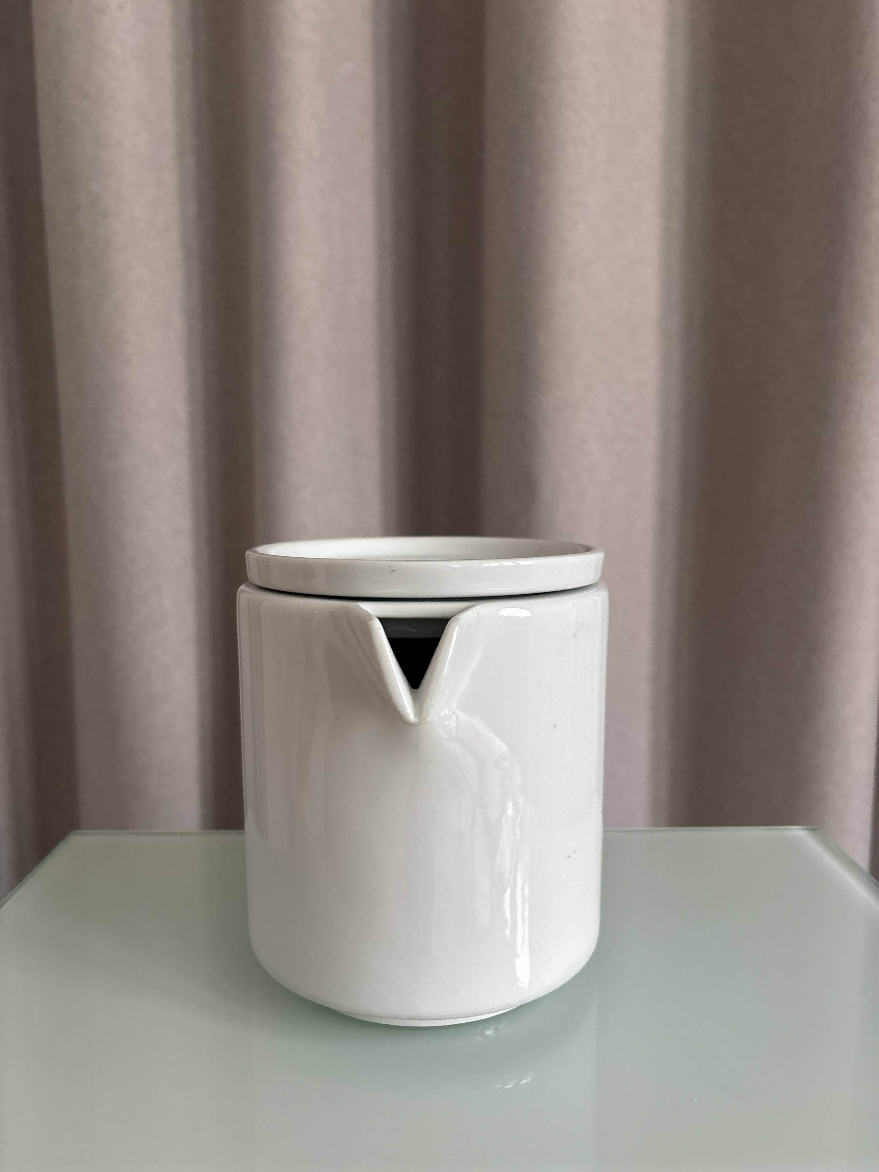 Thomas Rosenthal TC 100 porcelain teapot, designed by Hans Roericht