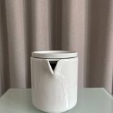 Thomas Rosenthal TC 100 porcelain teapot, designed by Hans Roericht