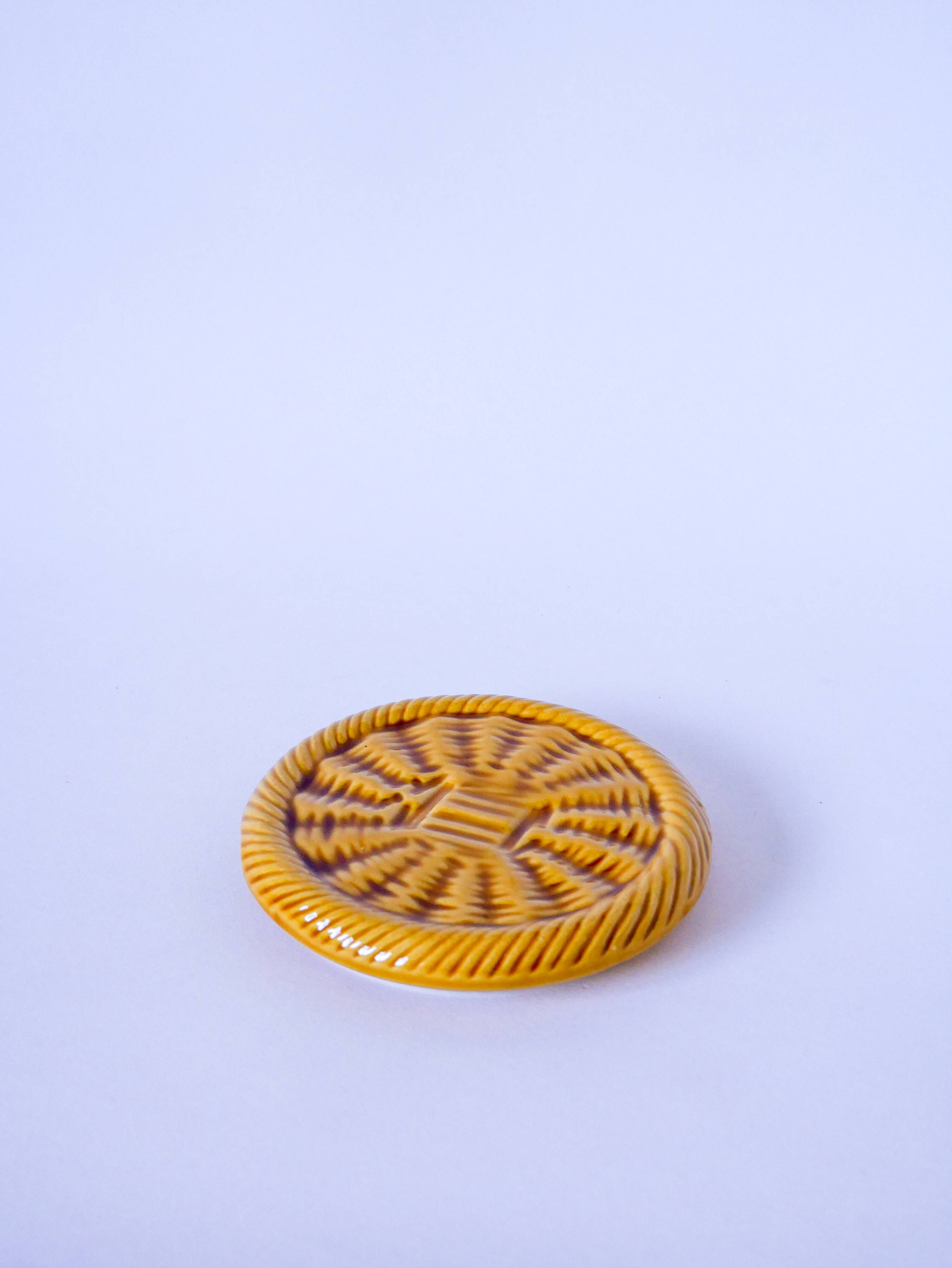 Bottle coaster in yellow braided effect slip 1960