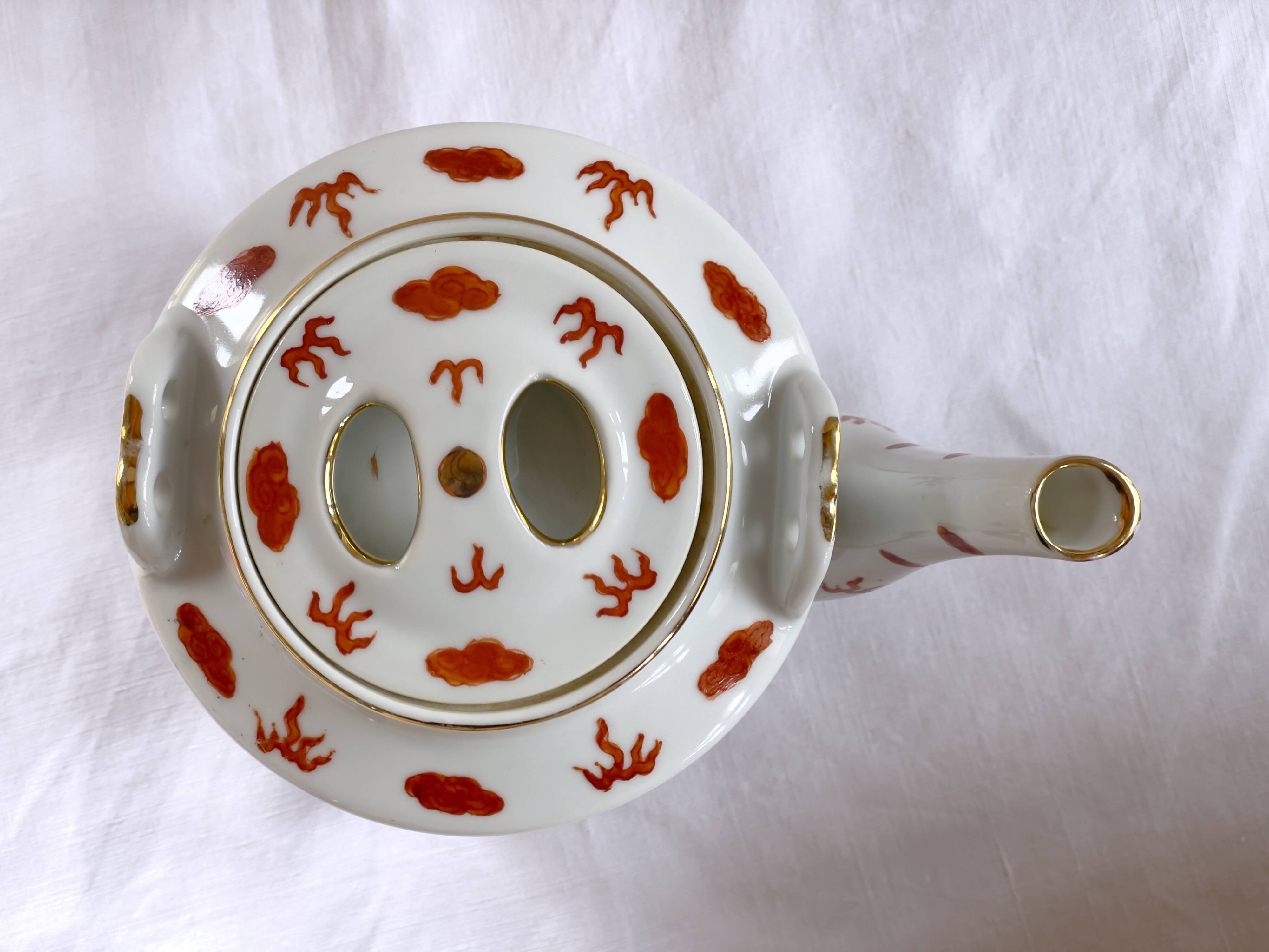 Teapot decorated with 2 dragons Republic 1912-1949 China