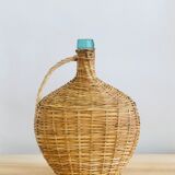Viresa bottle in glass and wicker