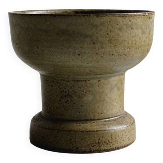 Ceramic standing bowl, rustic and speckled design.