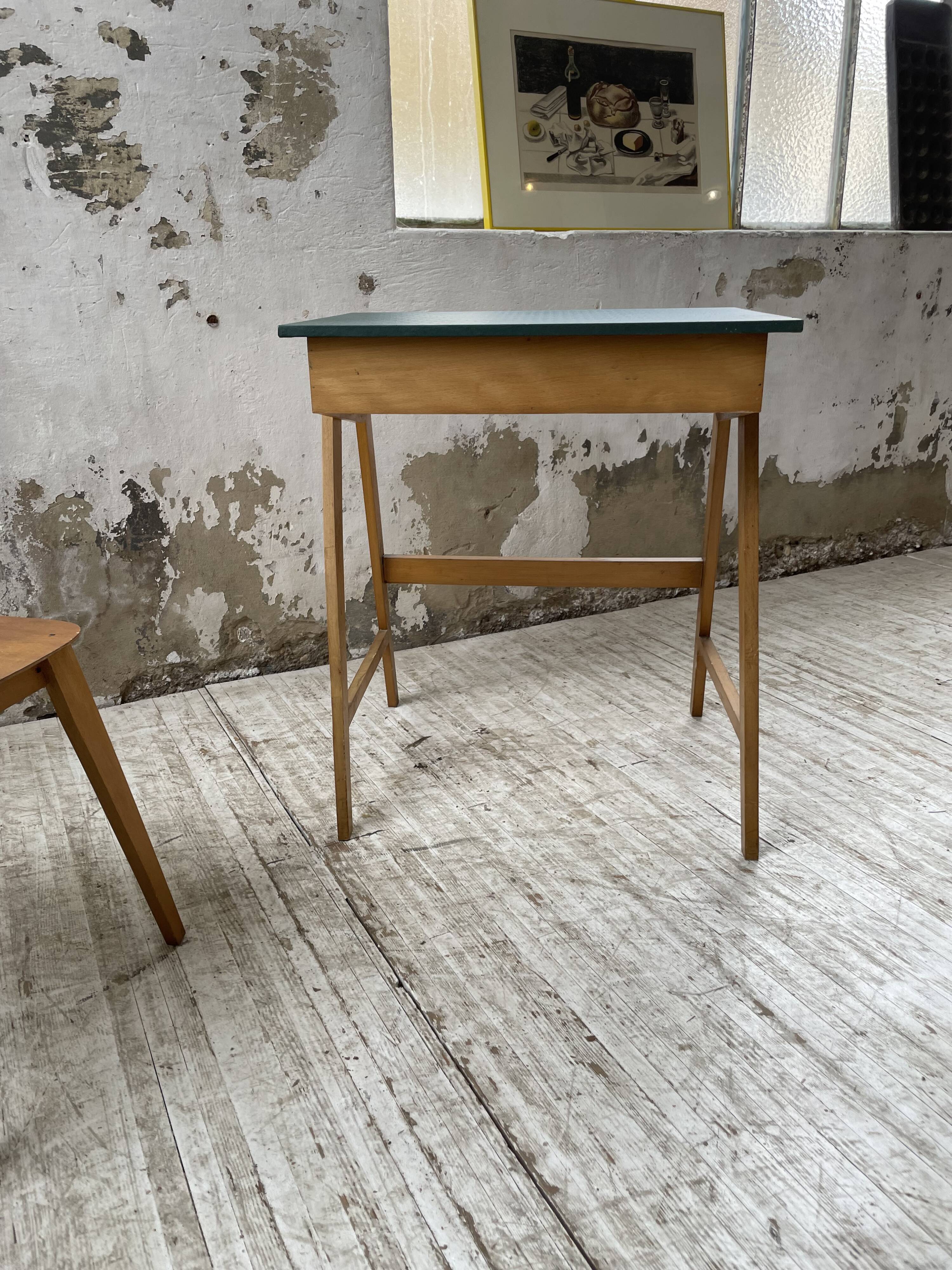 Bureau et chaise enfant pieds compas