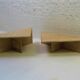 Pair de tables triangulaires en travertin