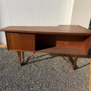 Boomerang Desk in teak – Peter Løvig Nielsen, Denmark, 1960s