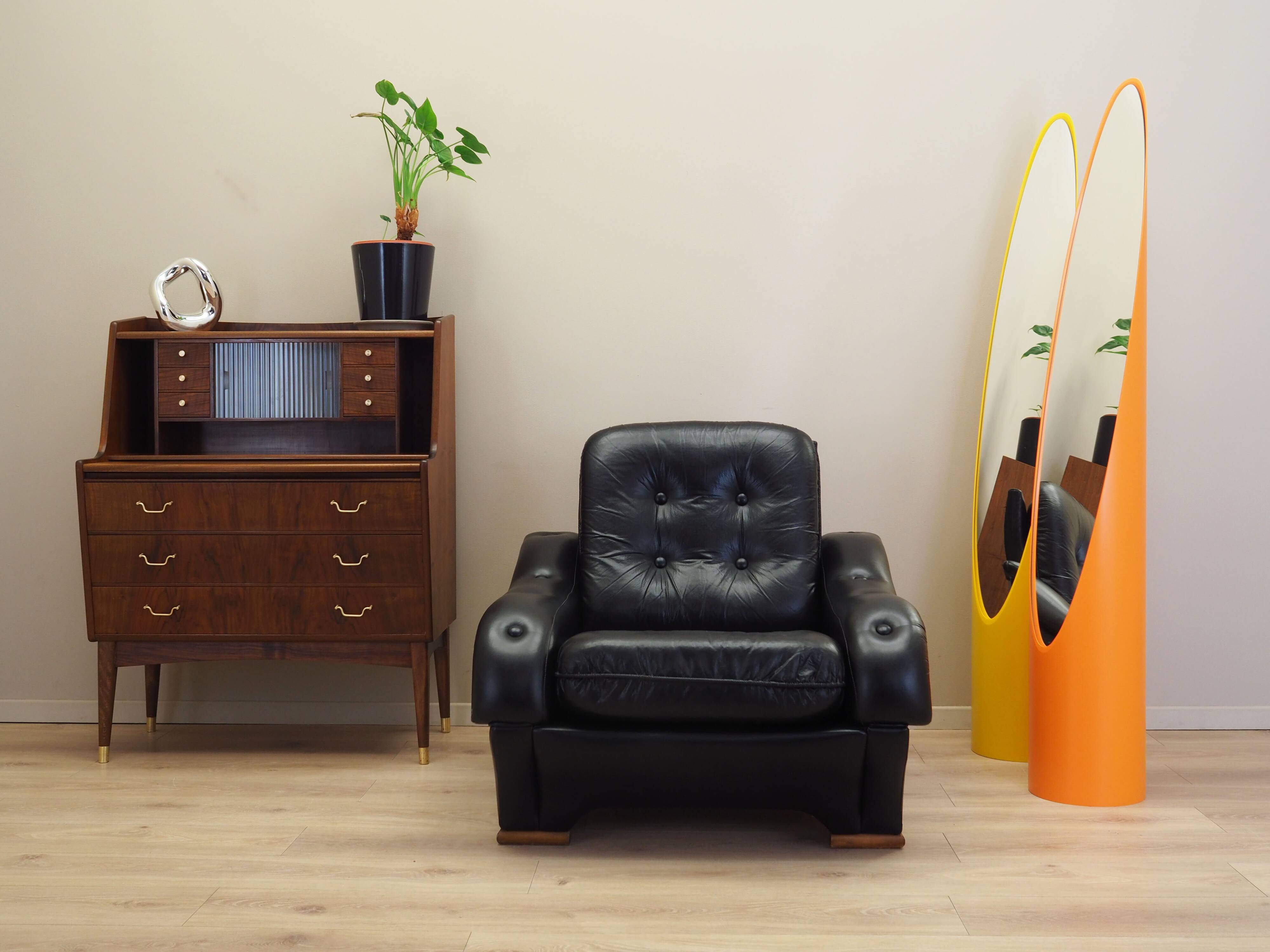 Black armchair, Italian design, 1980s, production: Italy