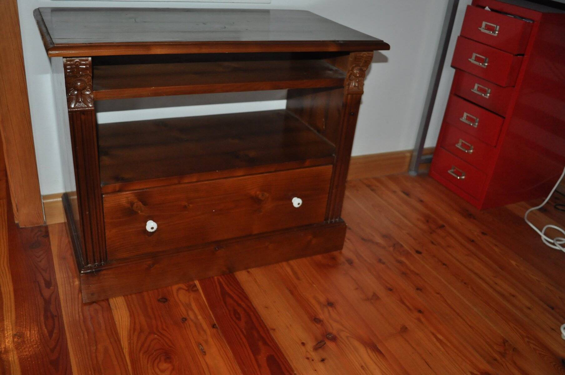 Antique brown pine TV cabinet, carved, with drawer and shelves, traditional style (1890-1919)