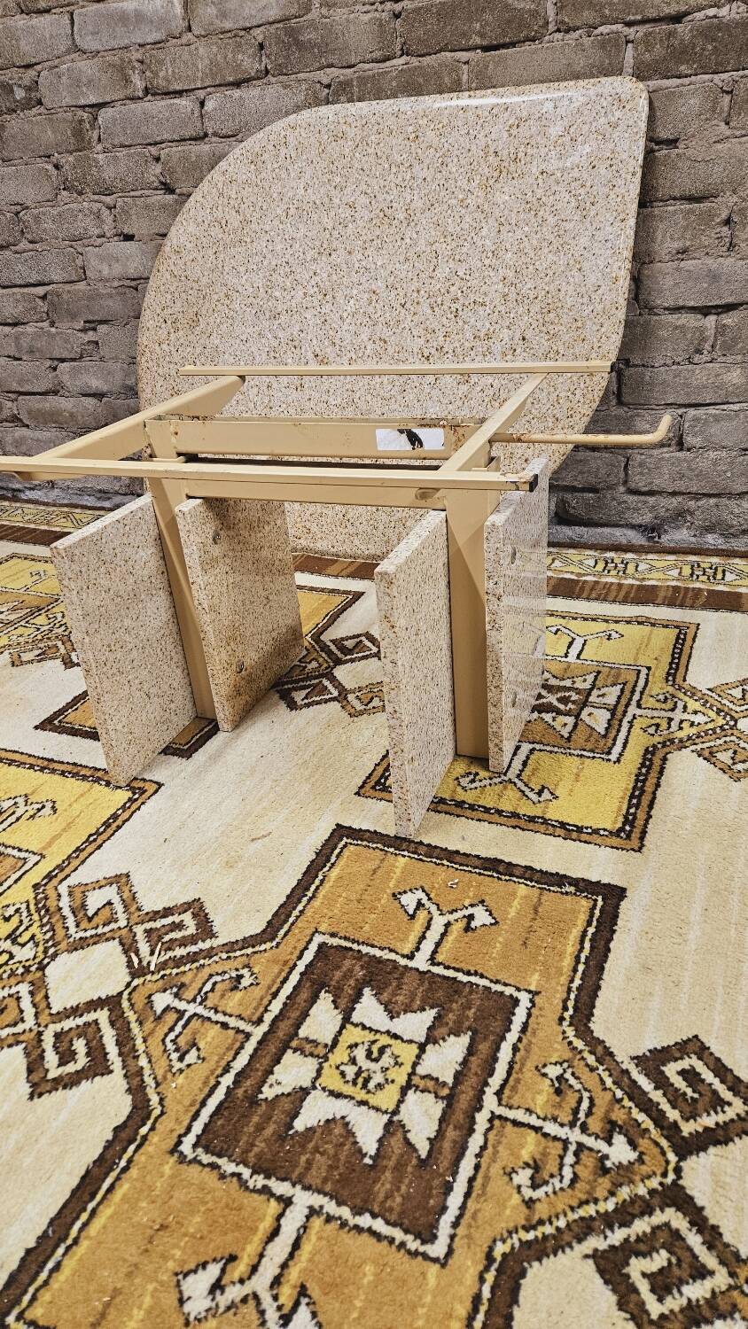 Eye-shaped marble coffee table